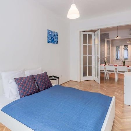 Home Away From Home In The Center Budapest Eksteriør bilde