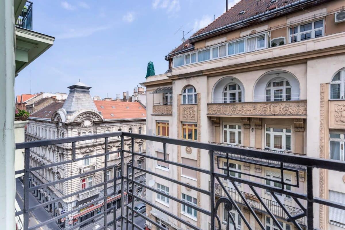 Home Away From Home In The Center Budapest Eksteriør bilde