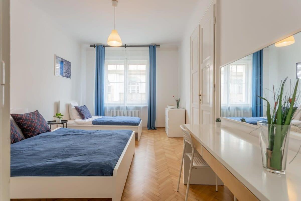 Home Away From Home In The Center Budapest Eksteriør bilde
