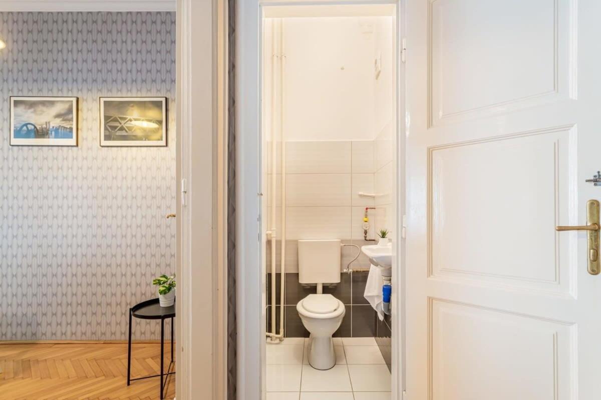Home Away From Home In The Center Budapest Eksteriør bilde